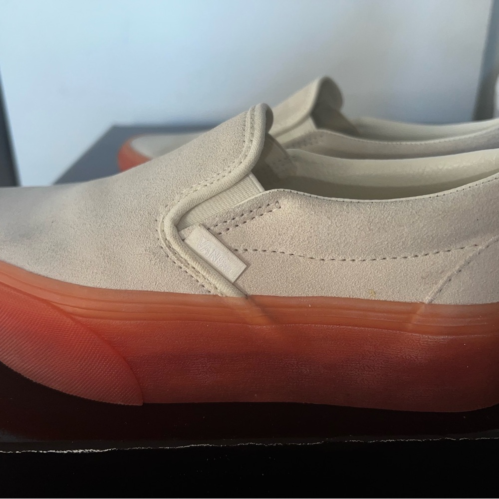 Van’s Men 5/Womens 6.5 Platform